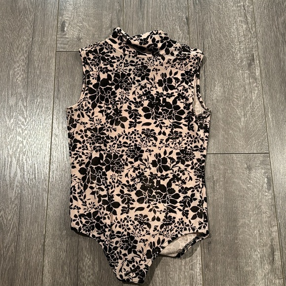 Lulus Passionate Days Nude and Black Velvet Floral Print Bodysuit S - Picture 5 of 8